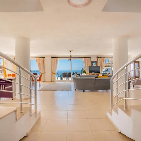 Willa Fuchsia 4-bedroom Retreat With Private Pool And Breathtaking View