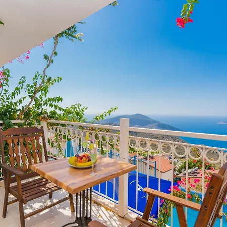Fuchsia 4-bedroom Retreat With Private Pool And Breathtaking View *