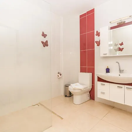 Fuchsia 4-bedroom Retreat With Private Pool And Breathtaking View Willa