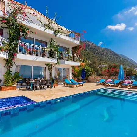 Fuchsia 4-bedroom Retreat With Private Pool And Breathtaking View Kalkan