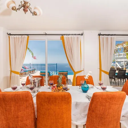 Fuchsia 4-bedroom Retreat With Private Pool And Breathtaking View ヴィラ カルカン