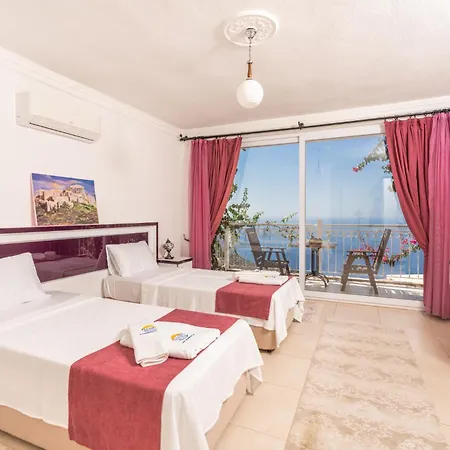 Fuchsia 4-bedroom Retreat With Private Pool And Breathtaking View ヴィラ カルカン