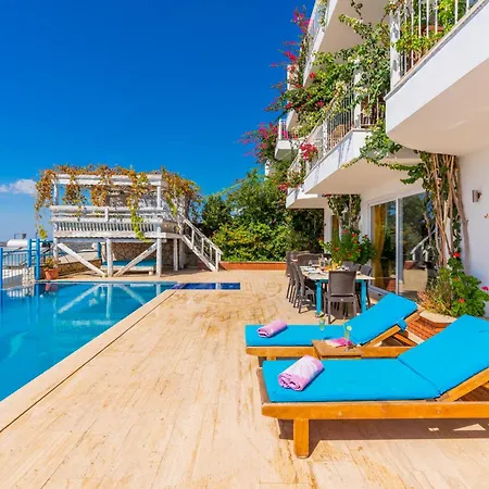 ヴィラ Fuchsia 4-bedroom Retreat With Private Pool And Breathtaking View カルカン